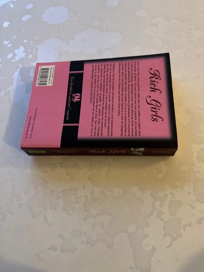 Livre les héritières mènent l’enquête - rich girls - crime et autres scandales - photo numéro 4