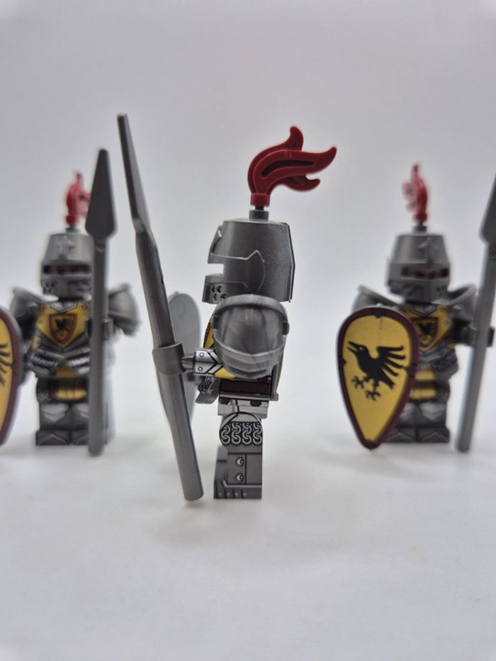Figurines type lego 3 soldats chevaliers Corbeaux - photo numéro 3