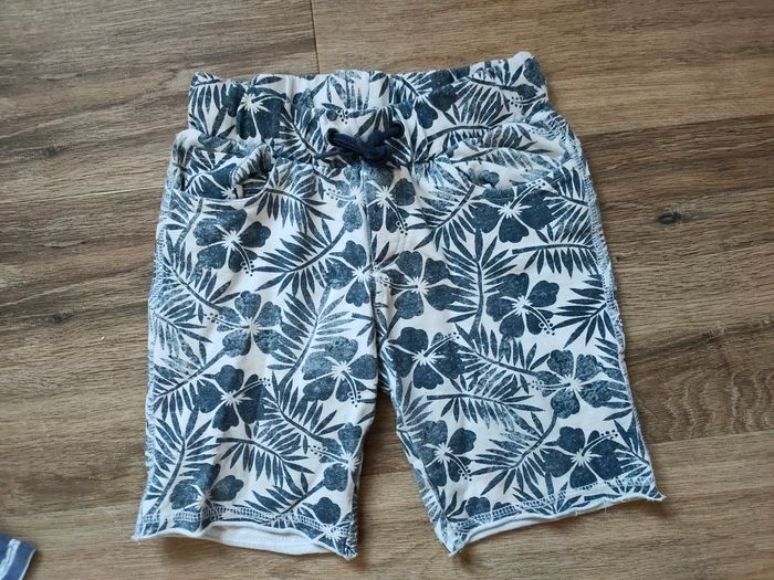 Lot de tee-shirts et short été 3 ans - photo numéro 4