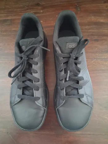 Baskets Adidas taille 38 2/3 (petit 39)