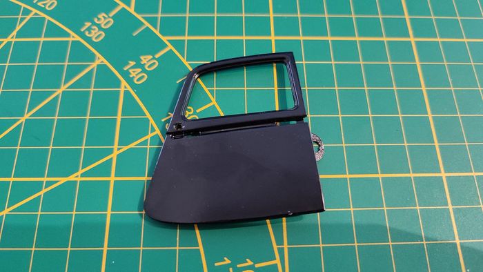 Porte avant gauche pièce détachée miniature 1/18 Citroën traction 15cv 1952 Maisto #B36