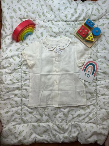 Chemise minimayoral manches courtes 6 ans beige en voile broderies violet sur le col