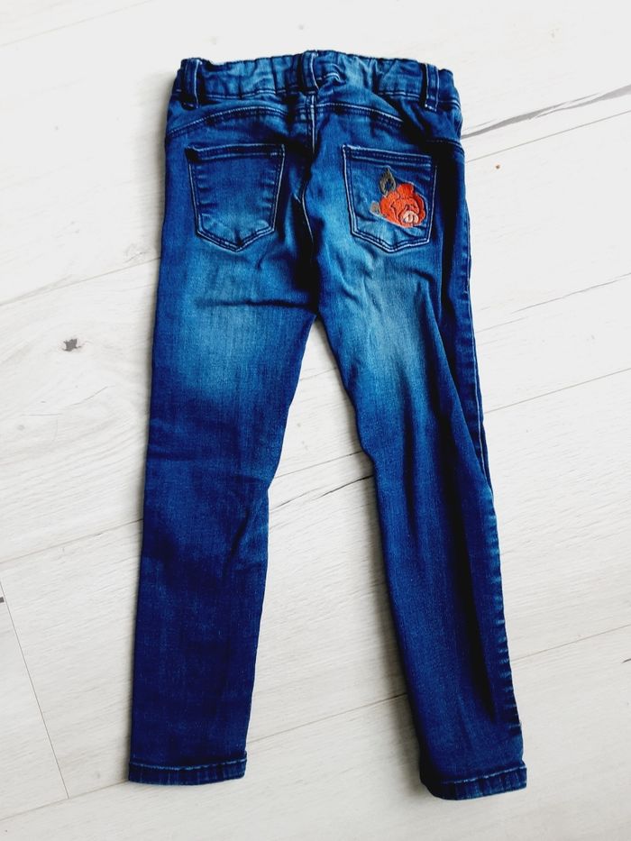 Vêtement fille pantalon jean bleu motif rose 4 ans - photo numéro 3