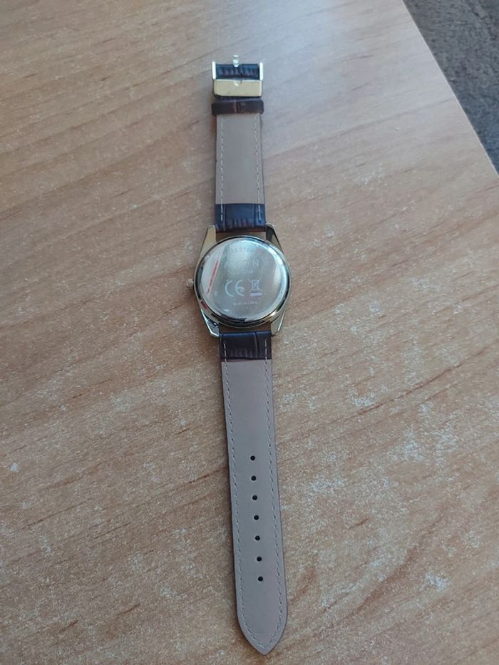 Montre neuve Avon - photo numéro 2
