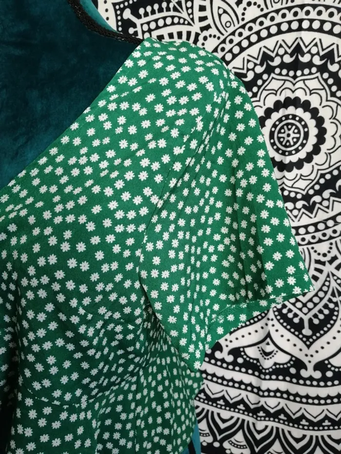 Top peplum vert motifs fleurs blanches avec lien à nouer / shein / (L) - photo numéro 5
