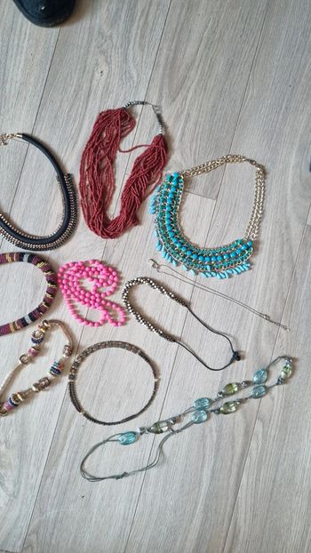 Lot 10 colliers bijoux parfait état  😉😊