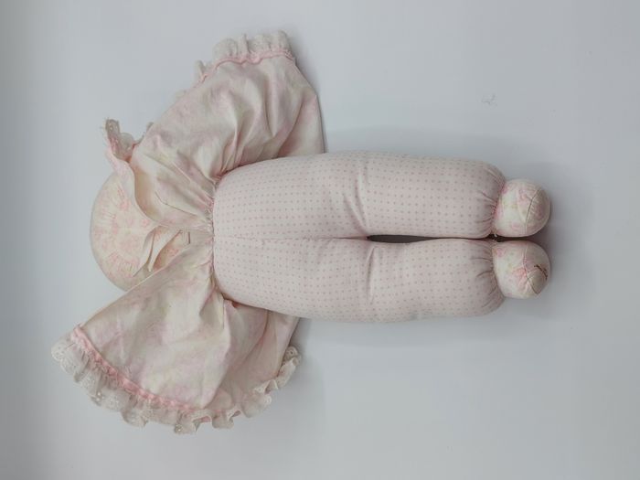 Peluche ancien doudou poupée tissu 35 cm robe fleur barrette papillon vintage ETAT MOYEN - photo numéro 7