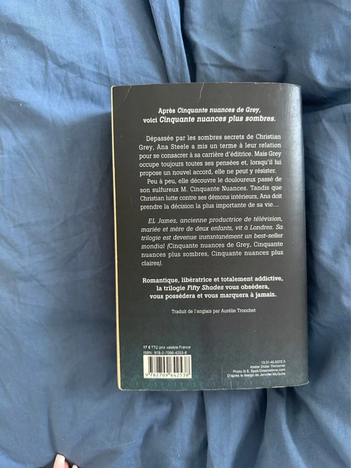 Livre Cinquante nuances plus sombres - photo numéro 2