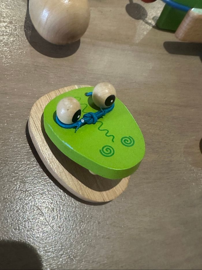 Lot de 9 jouets enfant bébé premiers âge en bois : voitures, clés sonores, toupie métal Janod - photo numéro 2