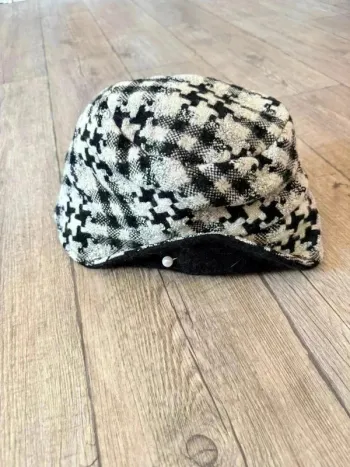 Chapeau unique , fait main