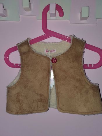 Petit gilet sans manche.
