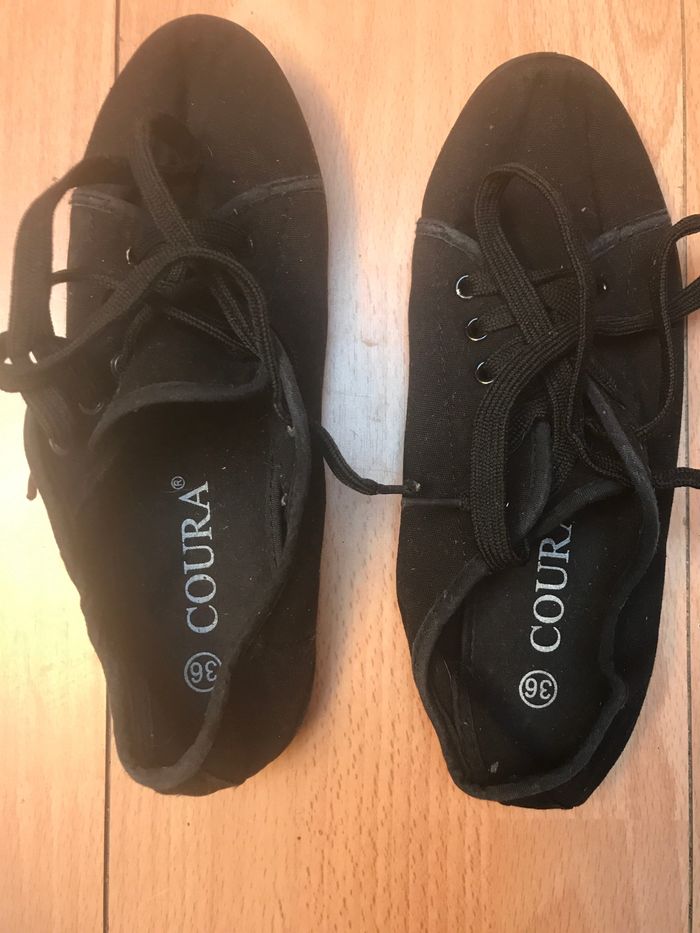 Chaussure noire taille 36 marque Coura