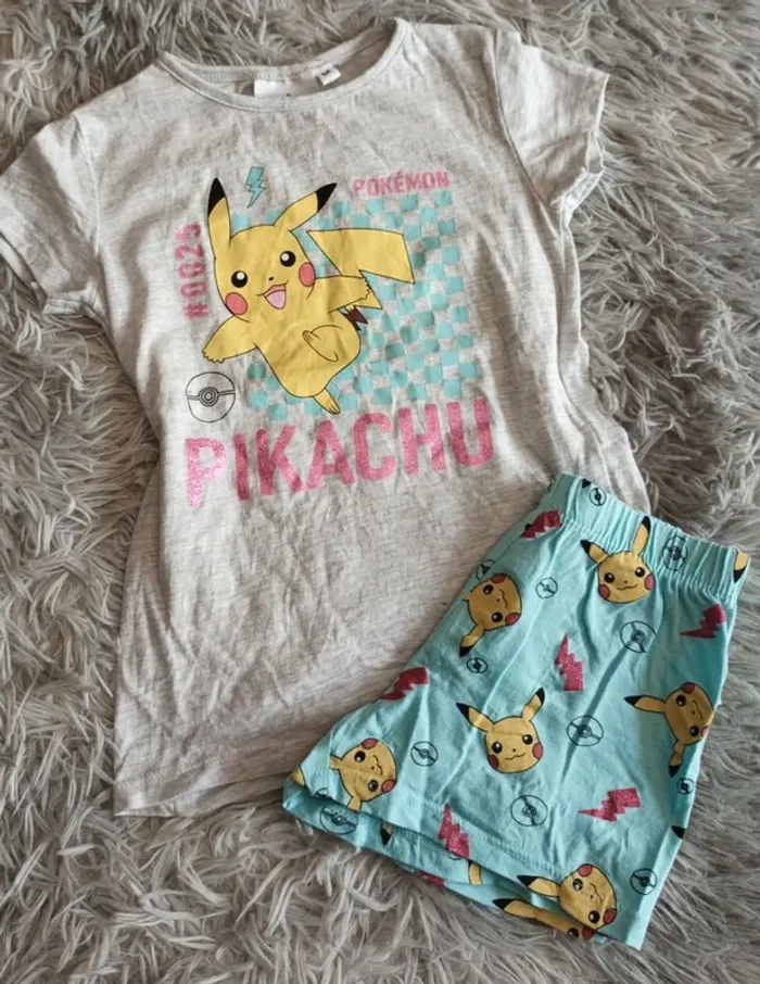 Ensemble ou pyjama Pikachu 5 ans 💐