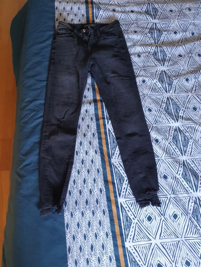 Jean noir - photo numéro 1