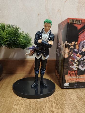 Zoro figurine 