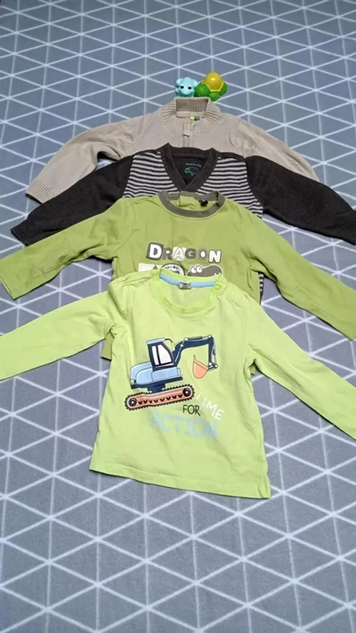 🦁Lot 4 hauts, 18 mois