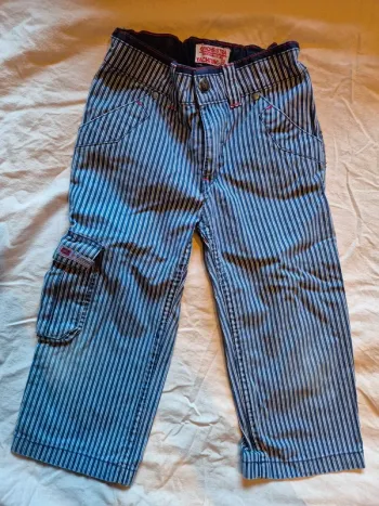Pantalon rayé bleu et blanc