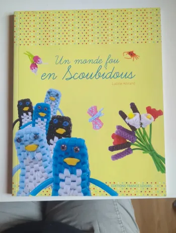 Un monde fou en scoubidous