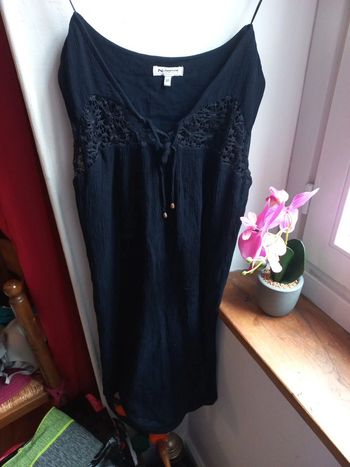 Jolie robe Taille 40 marine avec voilage