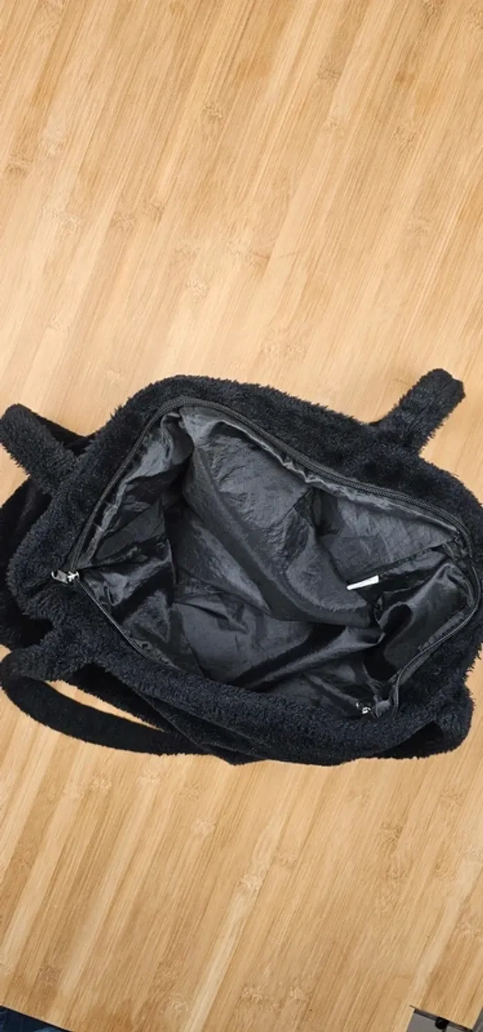 Grand sac cabas noir en fausse fourrure très bon état - photo numéro 3