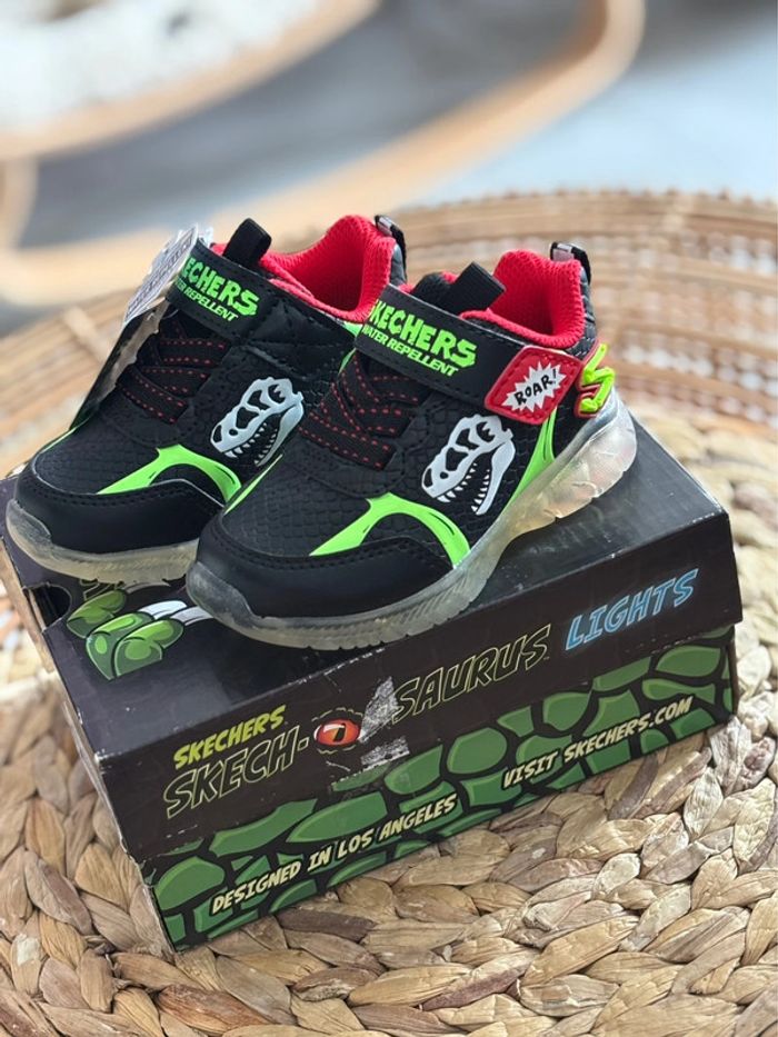 Paire de baskets Skechers, pointure 21 neuve