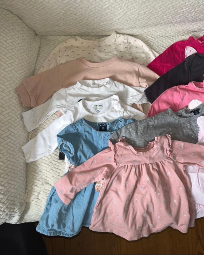 Lot vêtements bébé filles - photo numéro 2