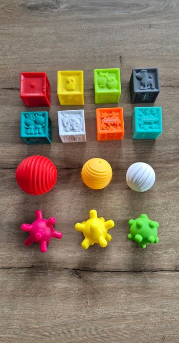 Lot cubes et balles sensorielles