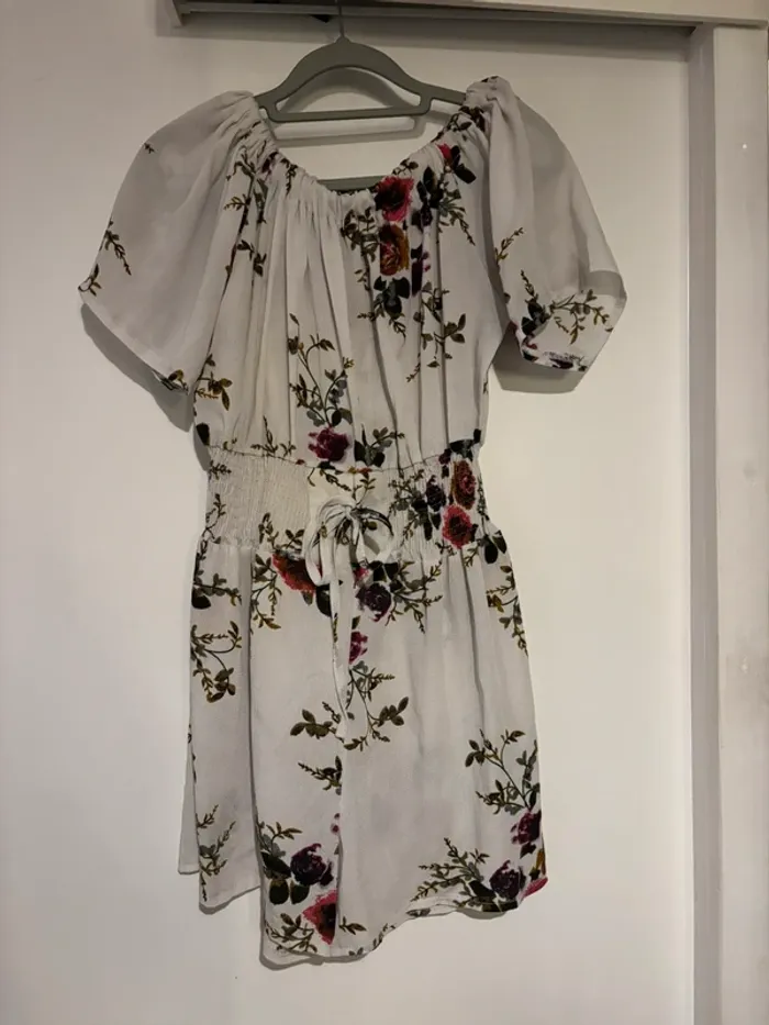Combishort blanc à fleurs épaules dénudées – Taille M