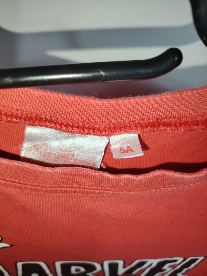 Tee shirt marvel Avengers taille 5 ans - photo numéro 3