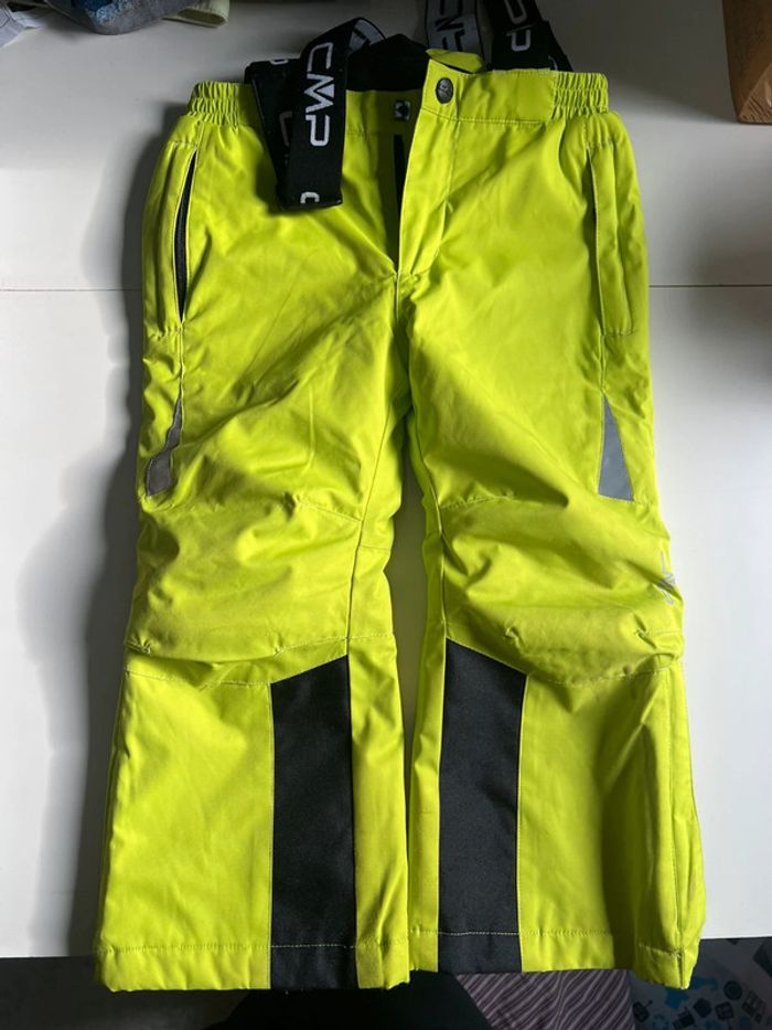 Pantalon à bretelles pour enfant