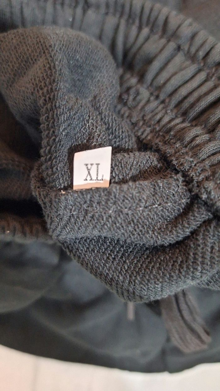 Short taille XL neuf - photo numéro 3