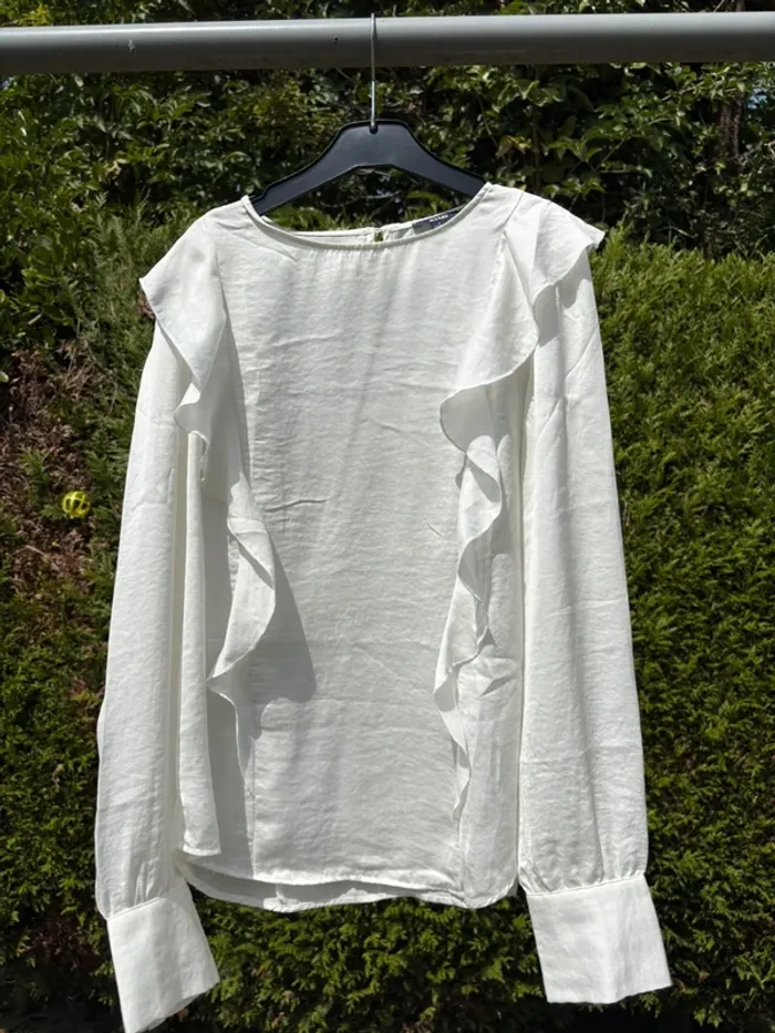 Blouse manches longues blanche effet satiné – Marque Kiabi