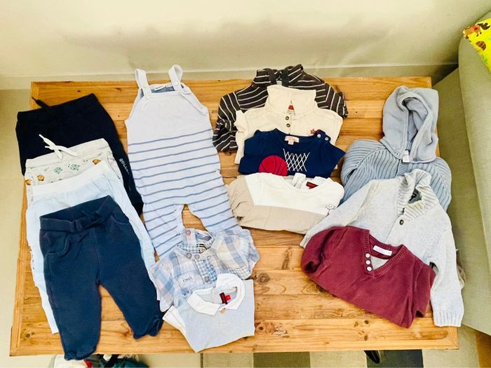 Lot de vêtements bébé