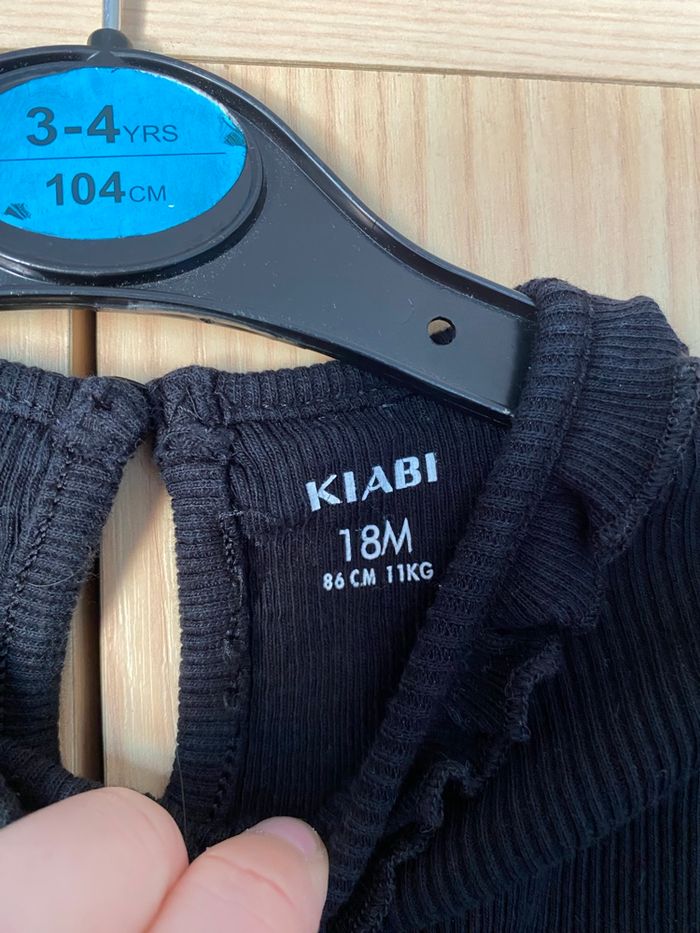 T-shirt noir côtelé Kiabi 18 mois - photo numéro 3