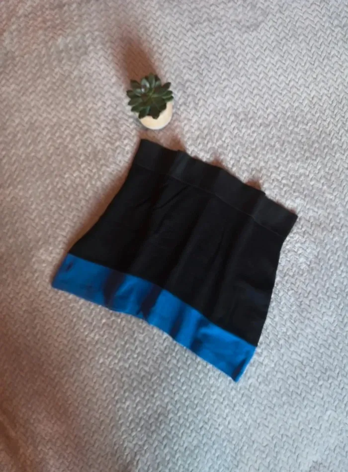 Jupe courte noire & bleue KIABI Walk and Talk – Taille M - photo numéro 2