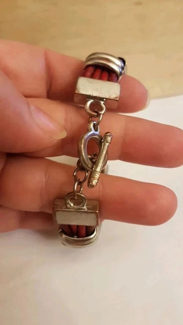 Bracelet cuir rouge et métal - photo numéro 4