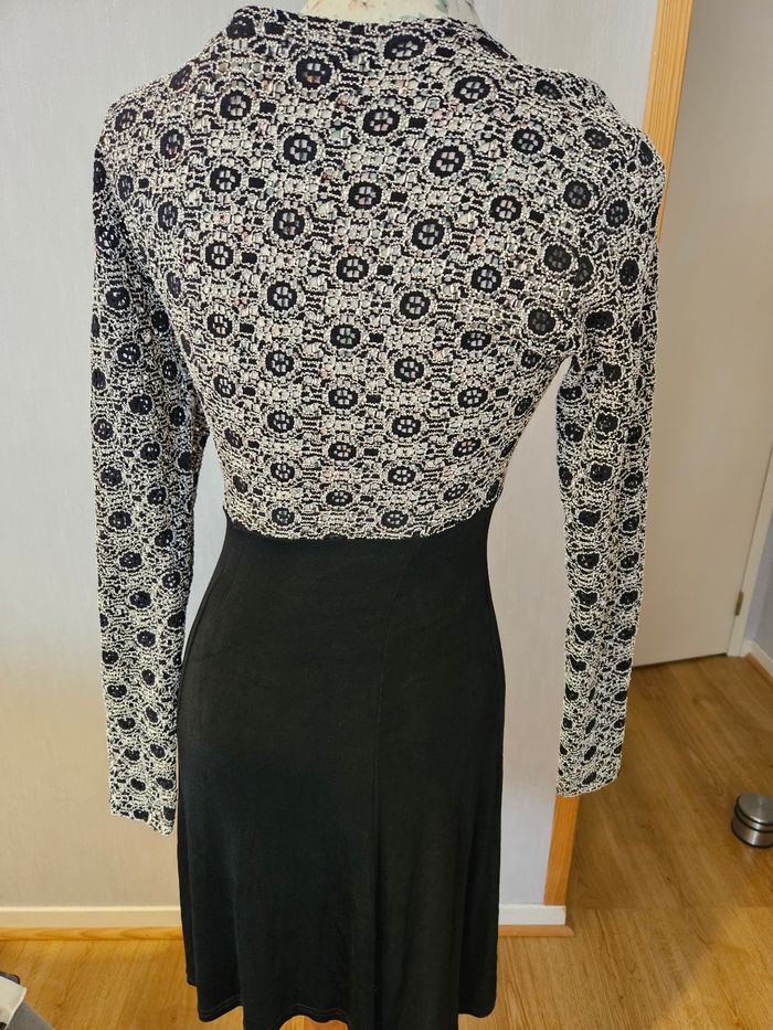 Robe courte  T38 noire fluide et dentelle - photo numéro 2