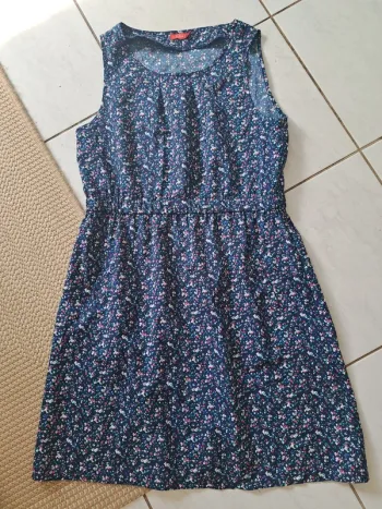 Robe fluide bleu marine fleurie