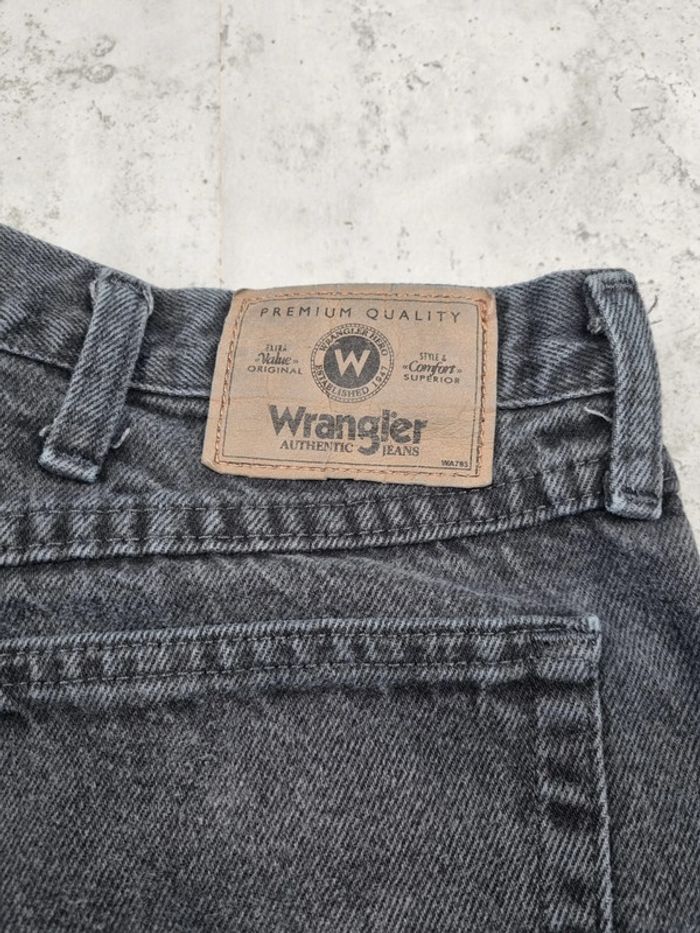 Jean Wrangler noir Taille 40x30 (mesures en photos) - photo numéro 4
