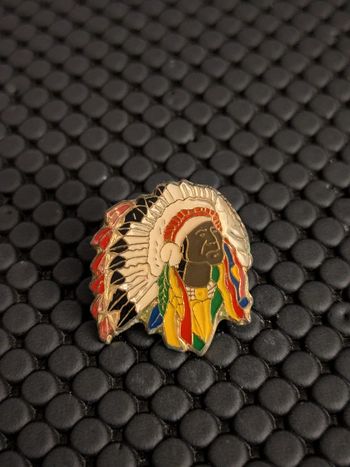 Pin's Tête de chef Indien Amérique