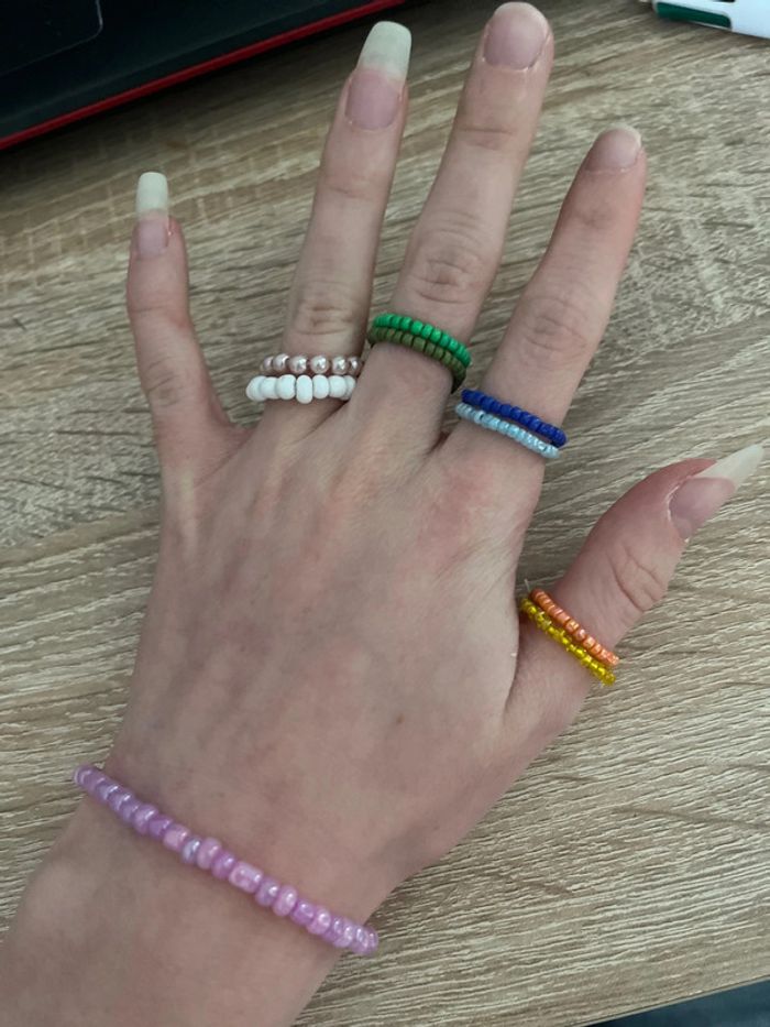 Ensemble 8 bagues + bracelet en perles