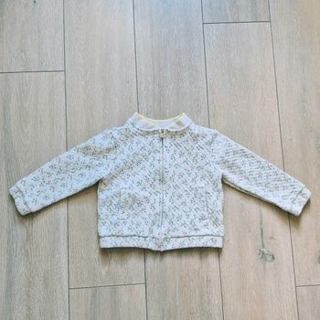 Très joli gilet blanc, bleu et jaune. Plus joli en vrai. Fille 5 ans. Marque Okaidi ,