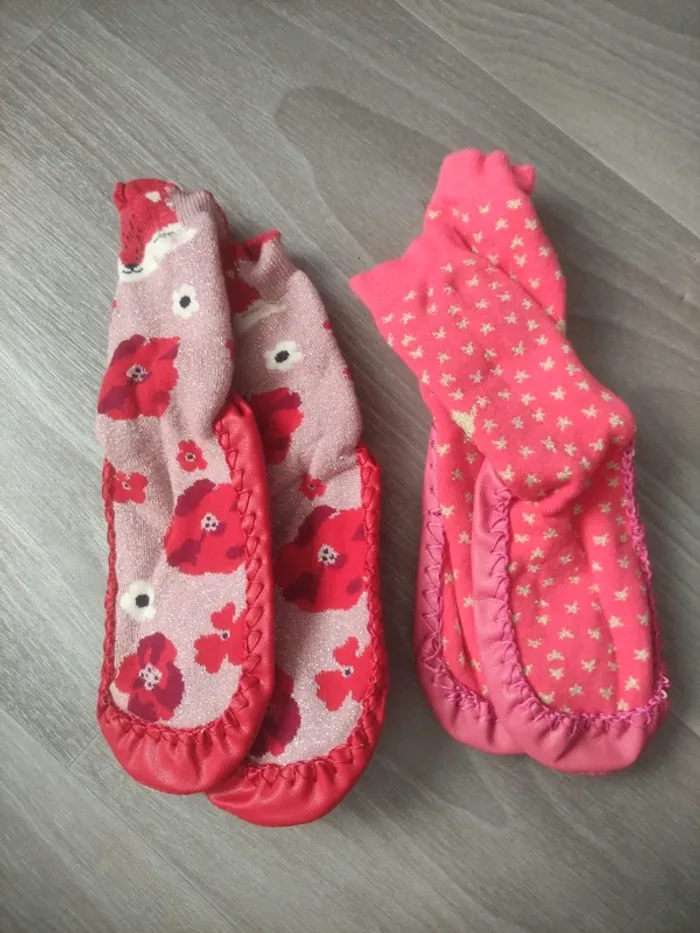Lot de deux paires de chaussons chaussettes taille 28/29 du pareil au même neuf