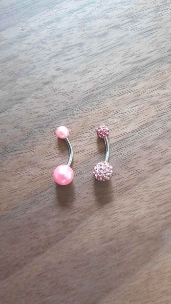 2 Piercings nombril – rose perle & rose strass – neufs