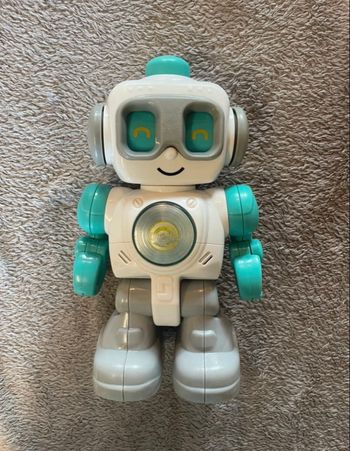 robot interactif articulé qui répète ce qu’on dit 🤖