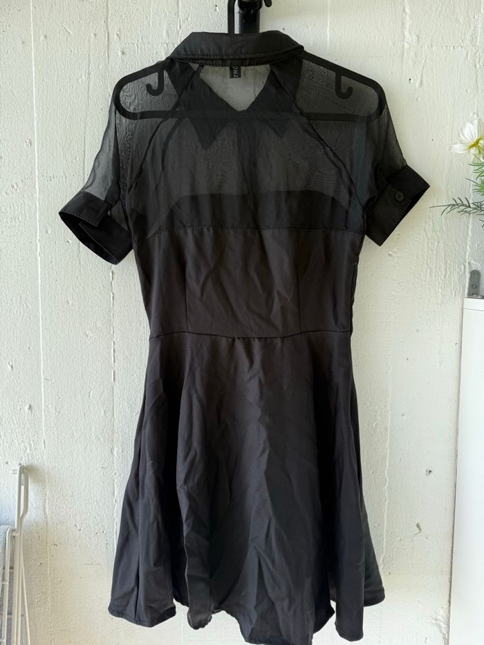 Petite robe noire fluide légère transparence manches et décolleté