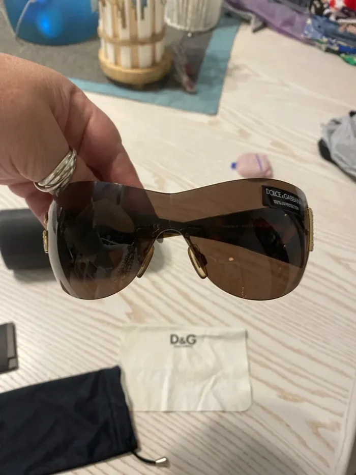paire de lunette de soleil Dolce & Gabbana - photo numéro 2