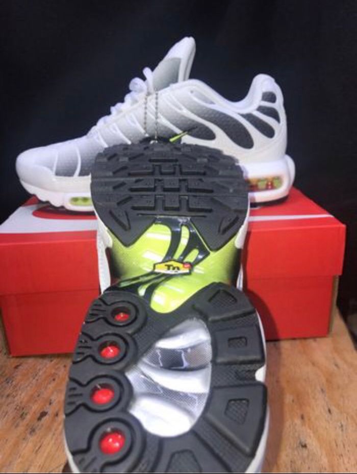 Tn grise et vert taille 39