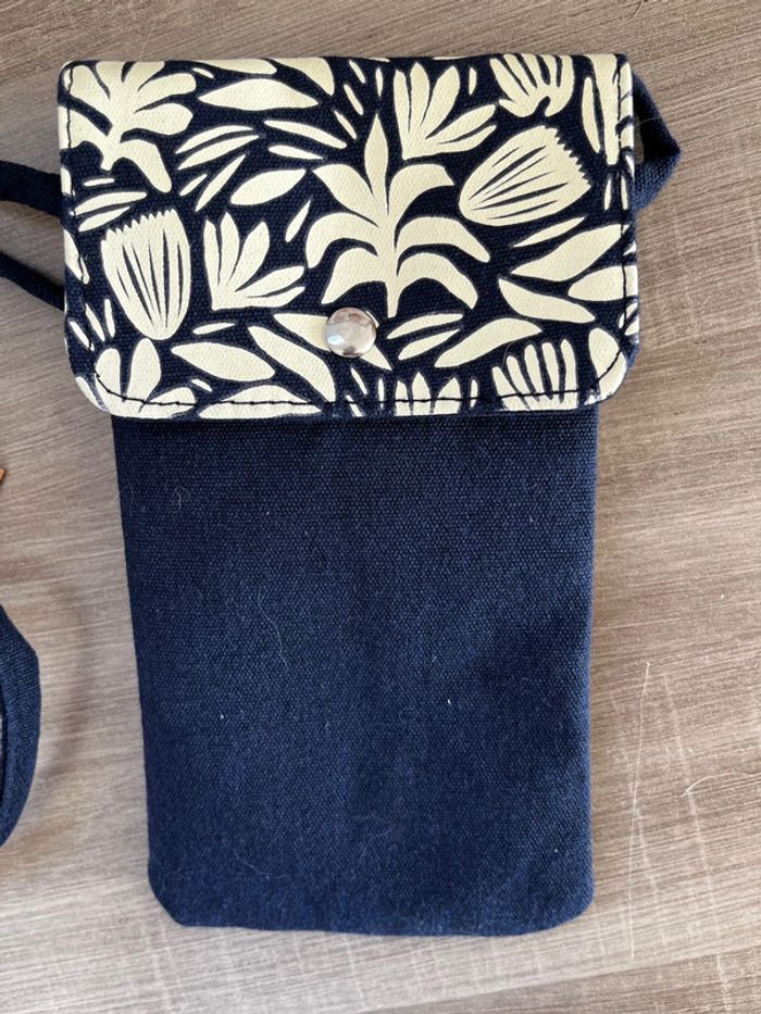 Petite pochette bleue beige