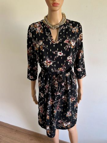 Robe noire et fleurie LolaLiza taille 36 jamais portée